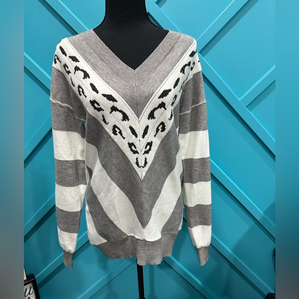 Mazik Gray and White V-Neck Sweater